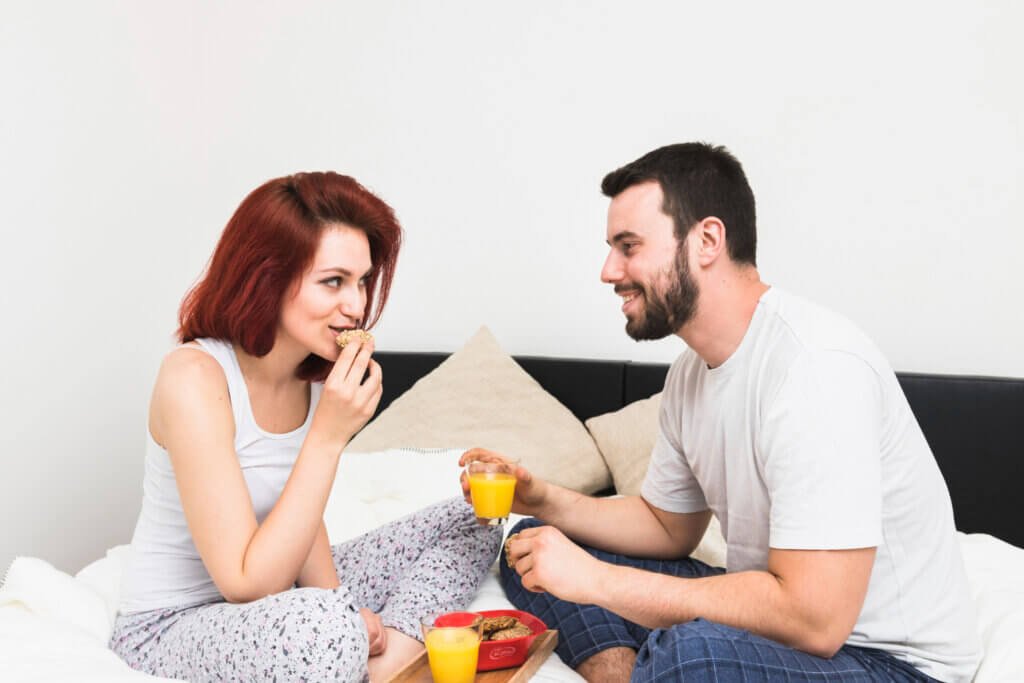 Couple enjoying a heart-healthy breakfast with foods that support healthy blood flow and sexual wellness