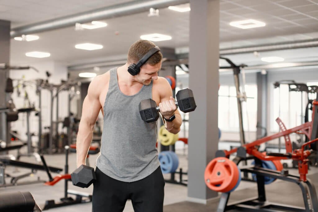 Man building lean muscle through testosterone replacement therapy and regular exercise